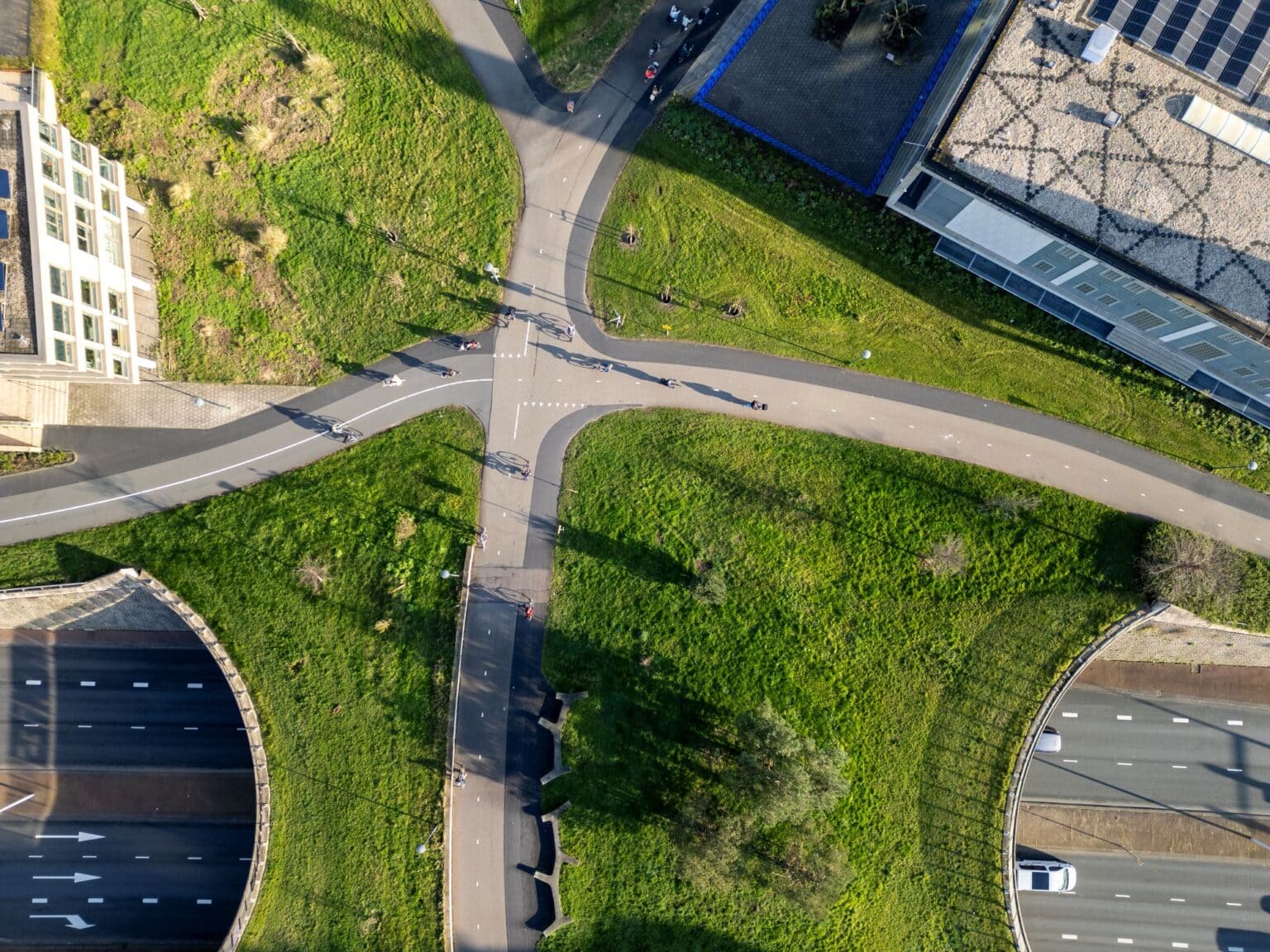 Fiets-auto-groen-weg_web