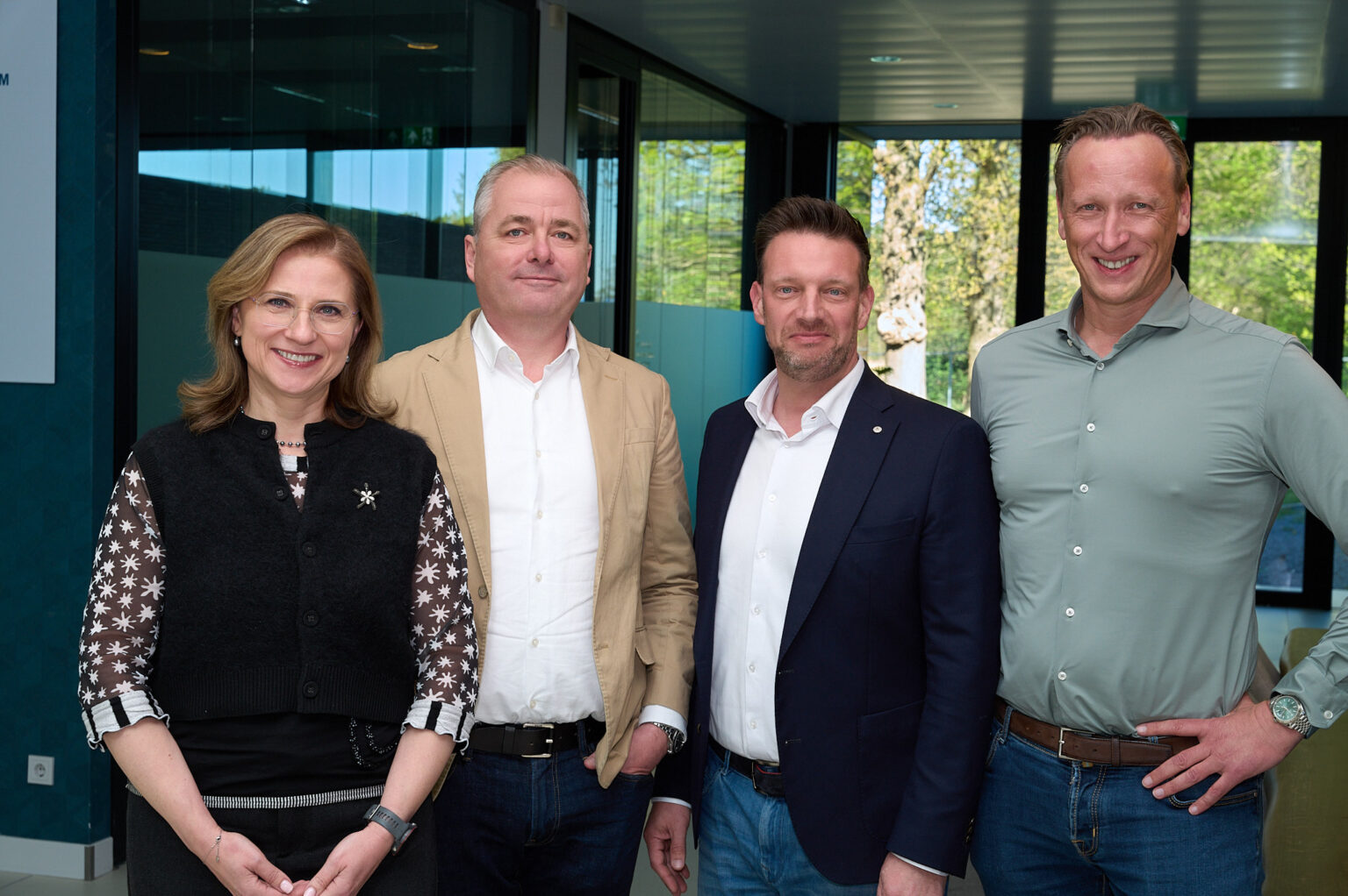 V.l.n.r.: Julia Sakovska (CFO Newtone), Stephan Seijkens (CEO Newtone), Jeroen Schellekens (Directeur en oprichter Legent), Rob Becx (Partner Newtone)